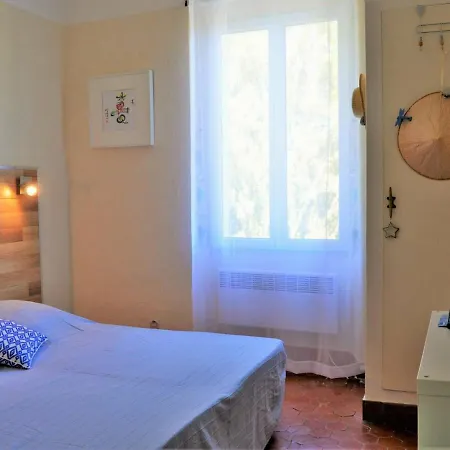Maison Le Lavandou, 4 Pieces, 6 Personnes - Fr-1-251-325 *